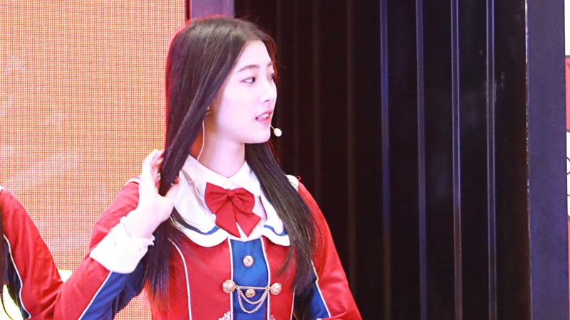 SNH48沈小爱高调出柜，与同姓恋情引爆饭圈热议